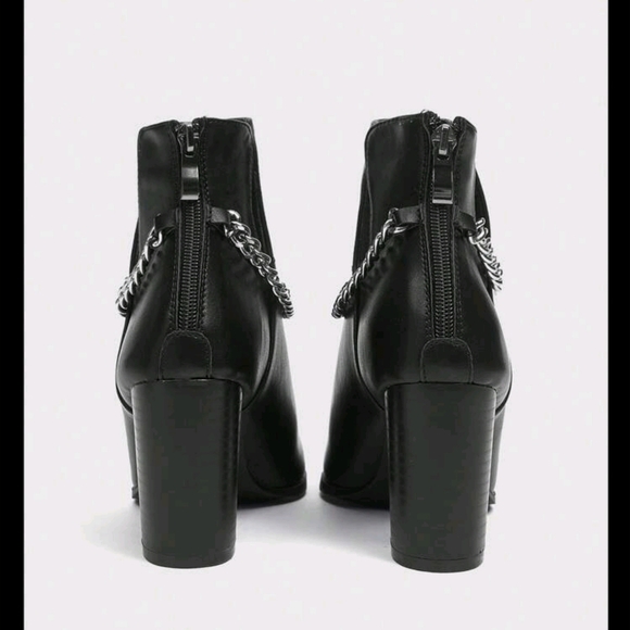 Women's Pointed Toe Sexy Black Metal Chain Zip Up Short Ankle Boots - Picture 4 of 5